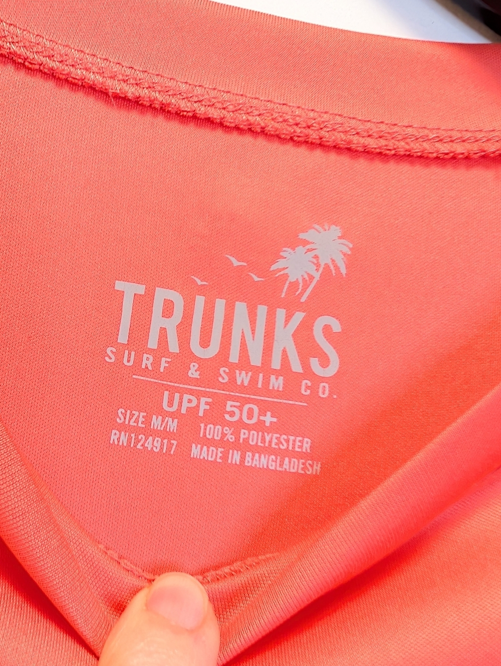 Trunks Surf Co UPF 50+ Rash Guard Tee Coral Neon Pocket Top M - Picture 2 of 9